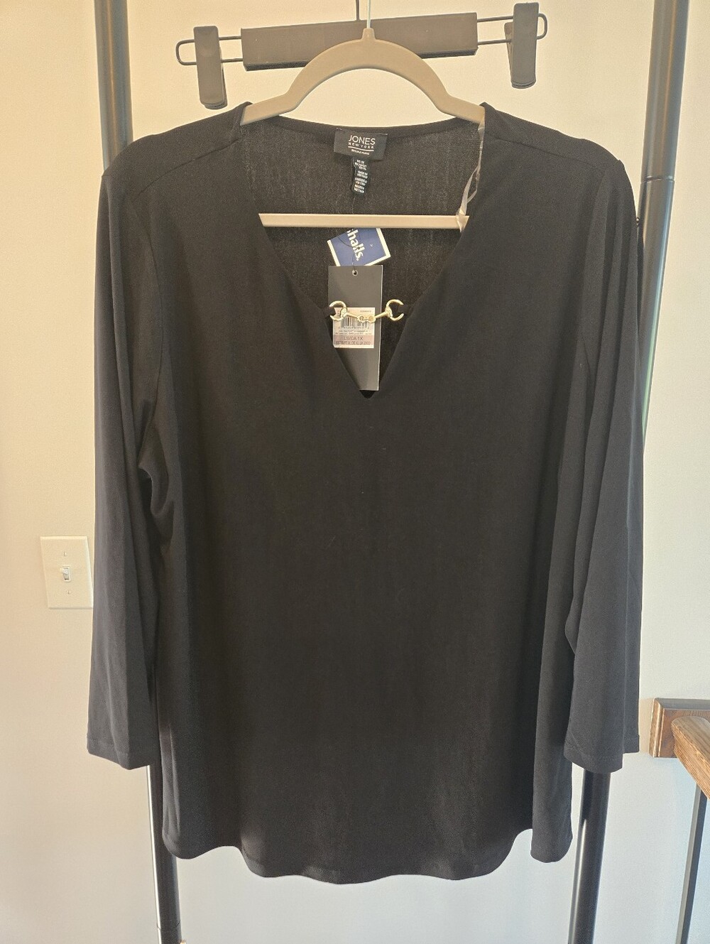 Jones New York Signature Black V-Neck Tunic Shirt Top with Gold Hardware – 1X